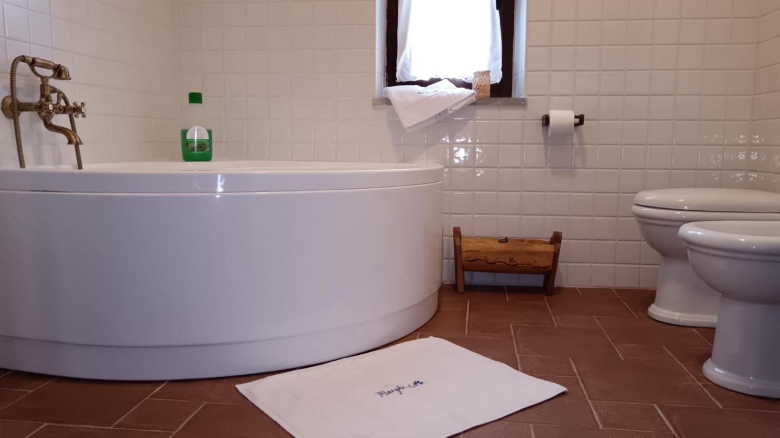 Bed And Breakfast Margherita & Home Restaurant Gerano Esterno foto